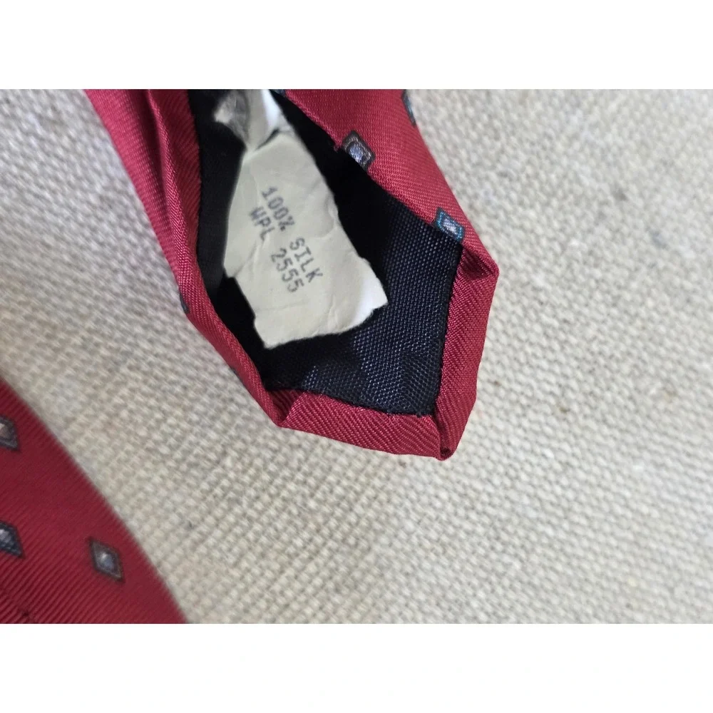 Etienne Aigner Mens Silk Necktie Burgundy Red Geometric Diamond Pattern WPL 2555
